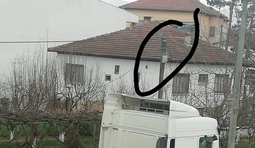 Tel koptu mahalle elektriksiz kaldı