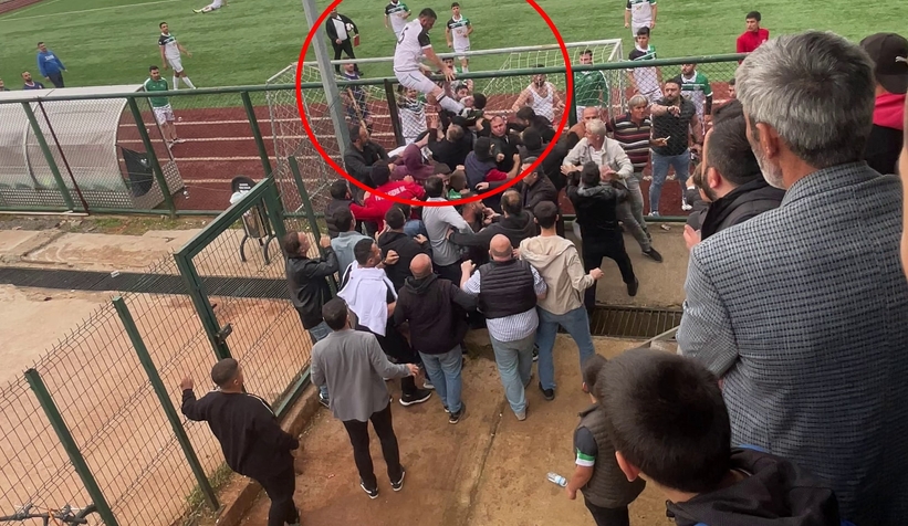 tellere-cikan-futbolcu-civili-kronla-taraftara-boyle-tekme-attiquxlunjktn