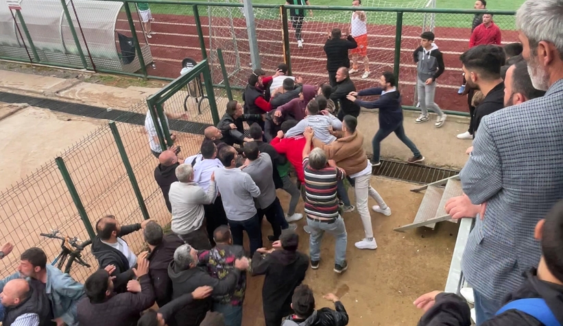 tellere-cikan-futbolcu-civili-kronla-taraftara-boyle-tekme-attiquxlunjktn