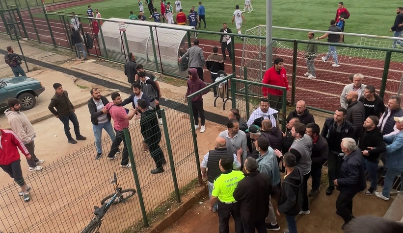tellere-cikan-futbolcu-civili-kronla-taraftara-boyle-tekme-attiquxlunjktn