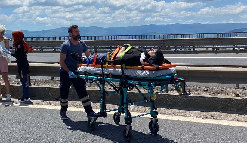 TEM'de 3 araç kazaya karıştı: 1'i çocuk 7 yaralı