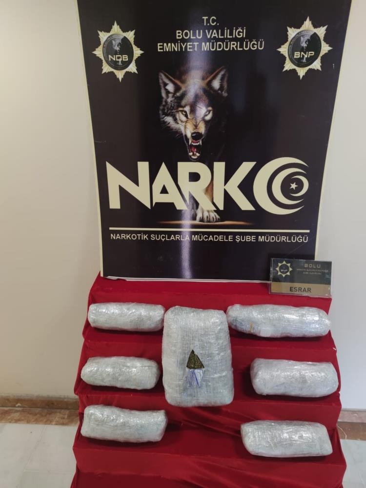 TEM'de 4 kilo 700 gram esrar ele geçirildi: 1 gözaltı