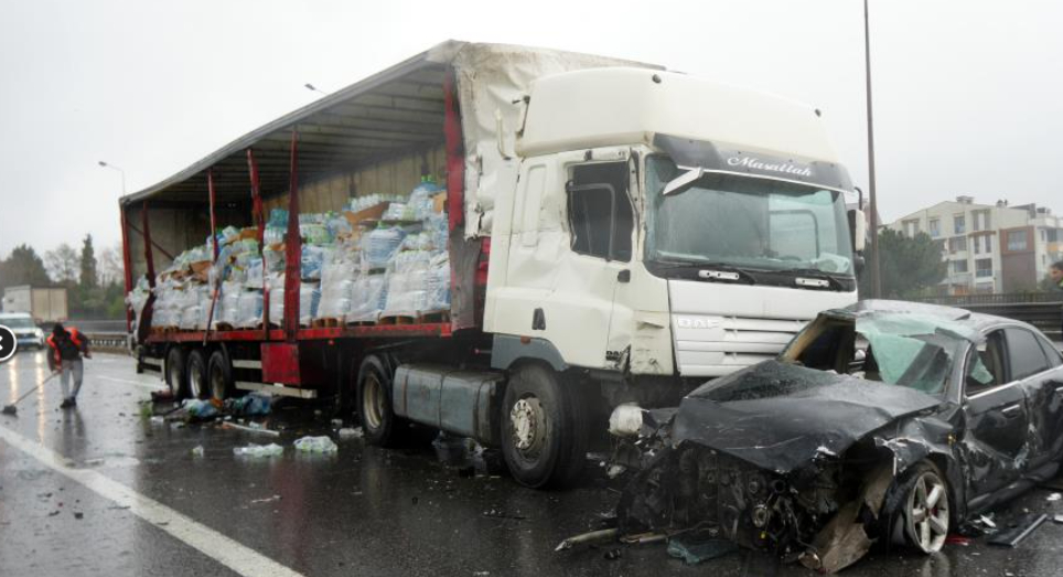 TEM'de 6 araç birbirine girdi