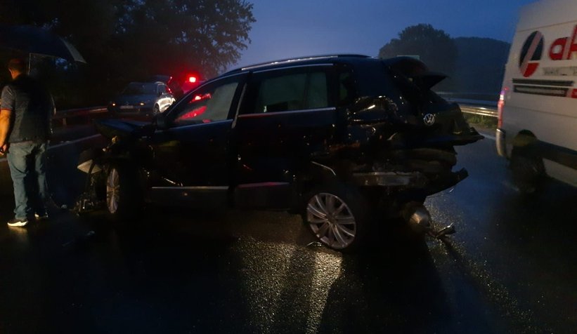 TEM'de 7 araç birbirine girdi; 1'i ağır 4 yaralı