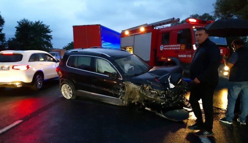 TEM'de 7 araç birbirine girdi; 1'i ağır 4 yaralı