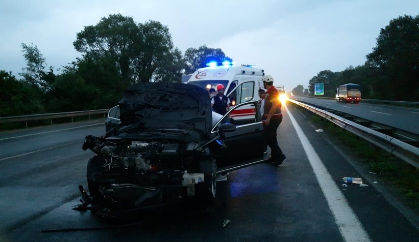 TEM'de 7 araç birbirine girdi; 1'i ağır 4 yaralı