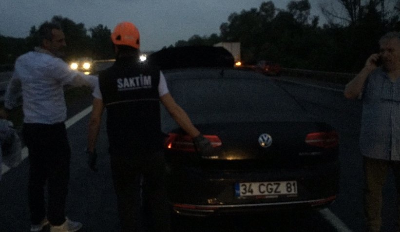 TEM'de 7 araç birbirine girdi; 1'i ağır 4 yaralı