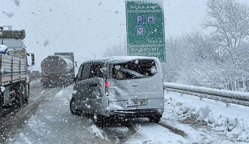 TEM'de 7 araç birbirine girdi