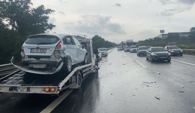 TEM'de 8 araç birbirine girdi