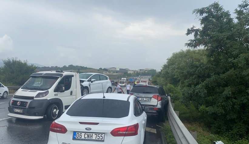 TEM'de 8 araç birbirine girdi