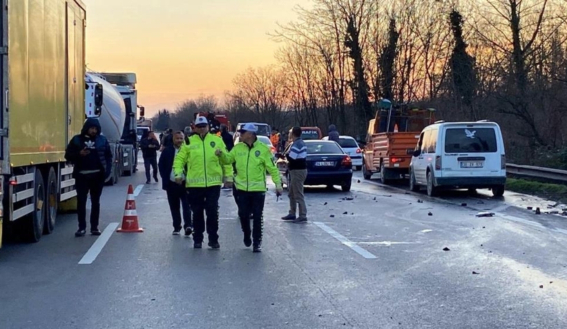 Karşı yöne geçen tır otoyolu savaş alanına çevirdi: 1 ölü, 1 yaralı