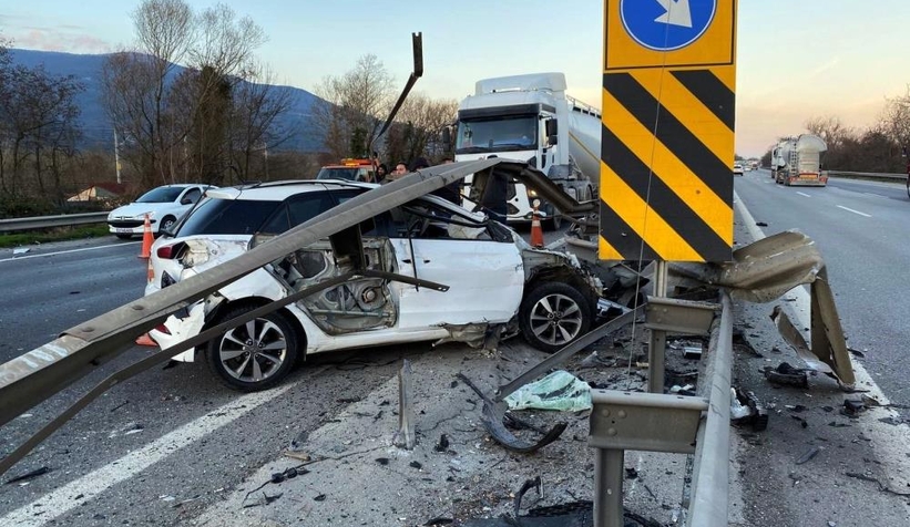 Karşı yöne geçen tır otoyolu savaş alanına çevirdi: 1 ölü, 1 yaralı