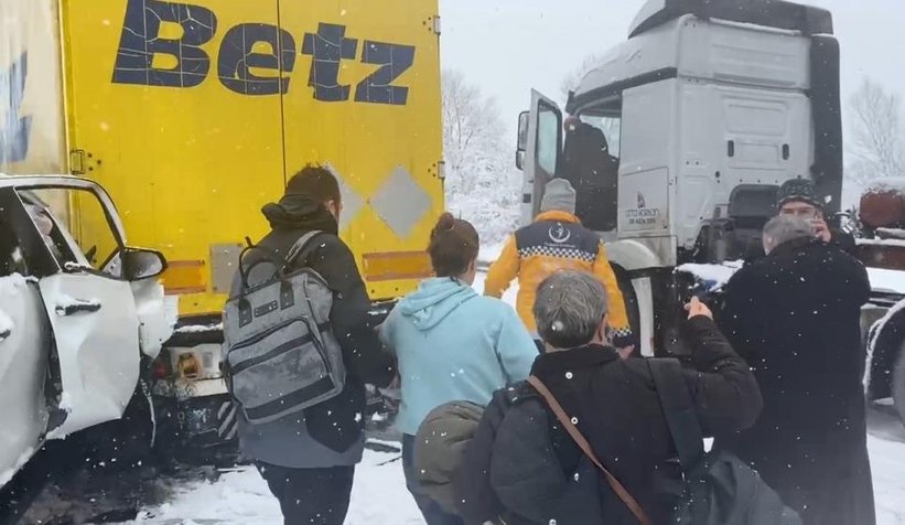 tem-de-cok-sayida-arac-birbirine-girdithj6nzlqsj