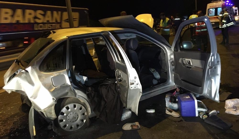 TEM'de Feci Kaza 1'i bebek 5 Yaralı otomobilden fırlayan bebek aracı ise yürek burktu