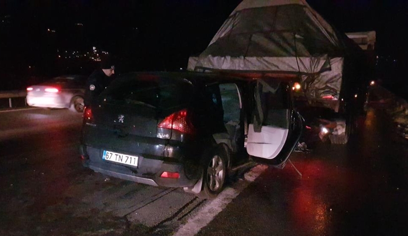 TEM'de feci kaza; Otomobildeki karı koca yaralı