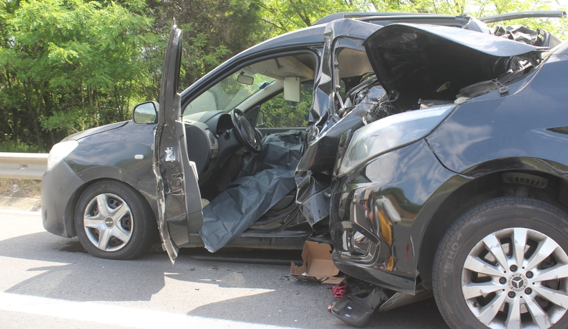 TEM'de kaza: 2 ölü 3 yaralı