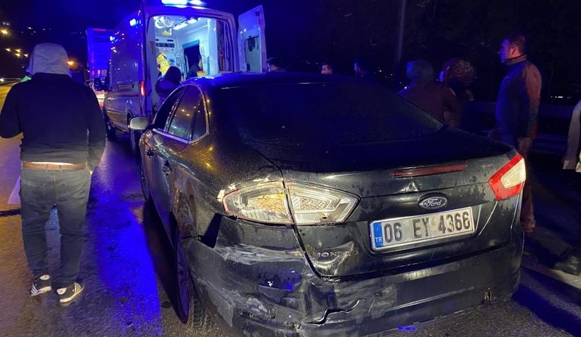 TEM'de yolcu otobüsü kamyona çarptı