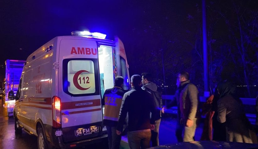 TEM'de yolcu otobüsü kamyona çarptı