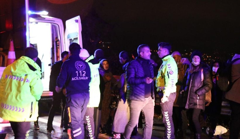 TEM'de yolcu otobüsü kamyona çarptı