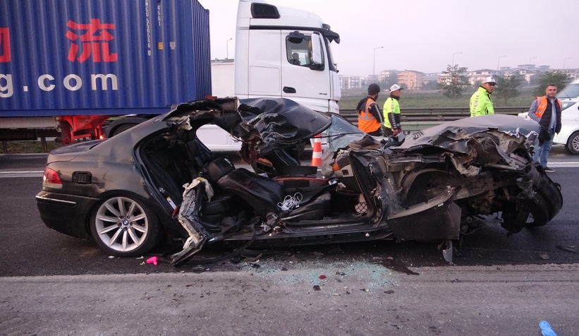 TEM'de korkunç kaza: 1 ölü, 2 yaralı