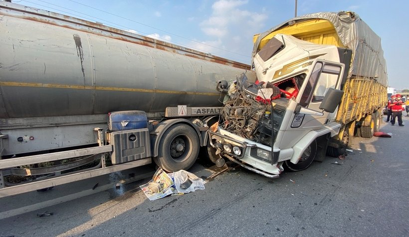 TEM'de korkunç kaza, lastiğin altında can verdi