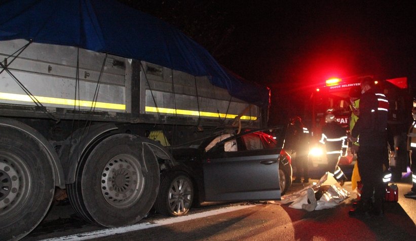 TEM'de korkunç kaza:1 ölü, 1 yaralı