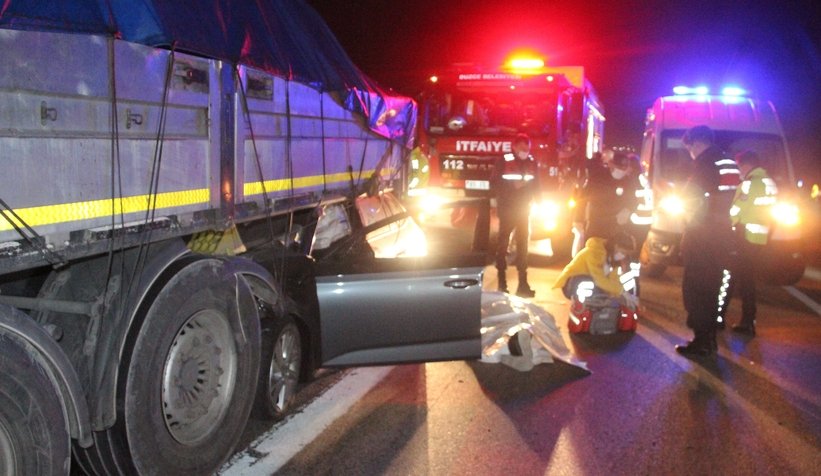 TEM'de korkunç kaza:1 ölü, 1 yaralı