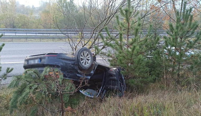 TEM'de otomobil takla attı: 3 yaralı