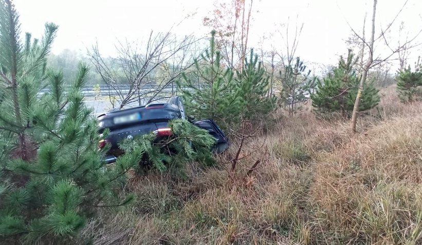 TEM'de otomobil takla attı: 3 yaralı