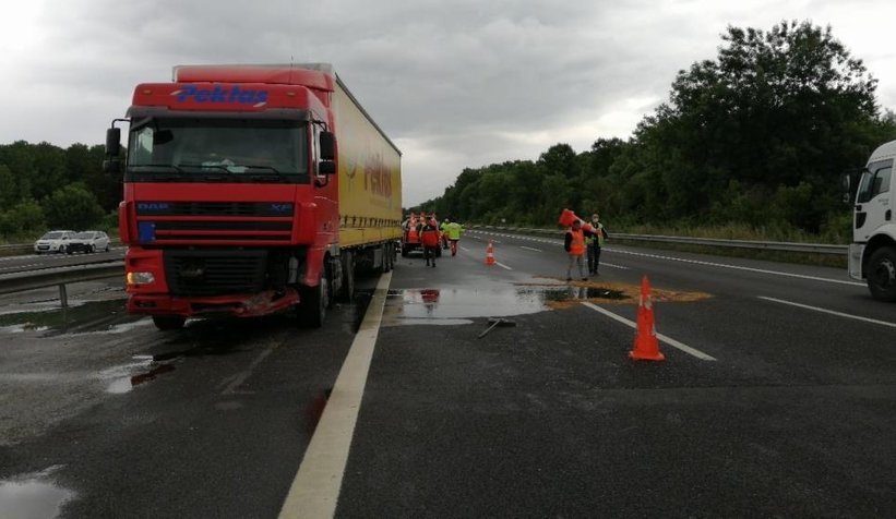 TEM'de tır karşı şeride geçti, faciadan dönüldü