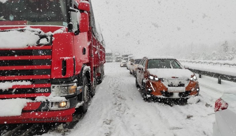 TEM otoyolu çift yönlü ulaşıma kapandı