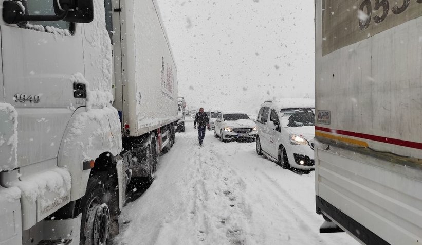 TEM otoyolu çift yönlü ulaşıma kapandı