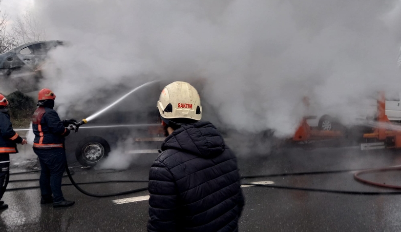 TEM Otoyolu'nda tır yandı 6 araç küle döndü