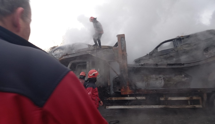 TEM Otoyolu'nda tır yandı 6 araç küle döndü