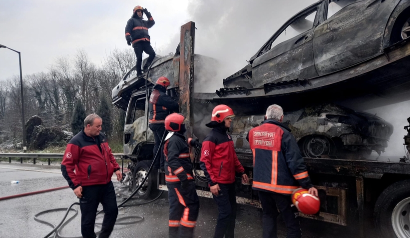 TEM Otoyolu'nda tır yandı 6 araç küle döndü