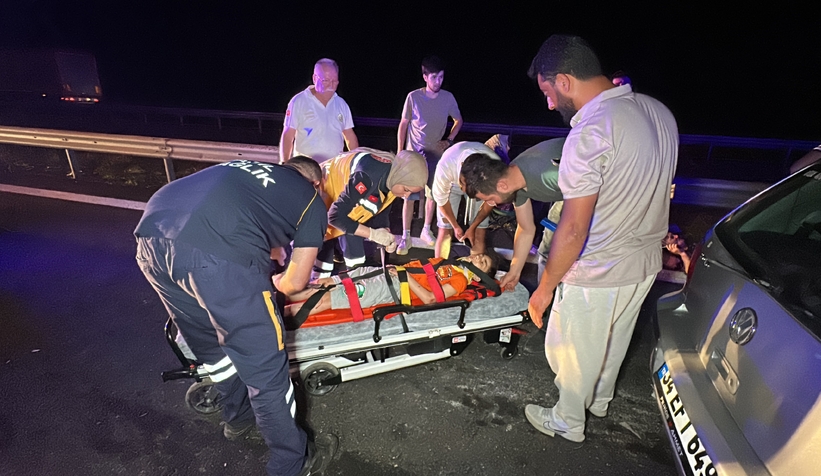 TEM Otoyolunda 5 araçlı kaza:14 yaralı