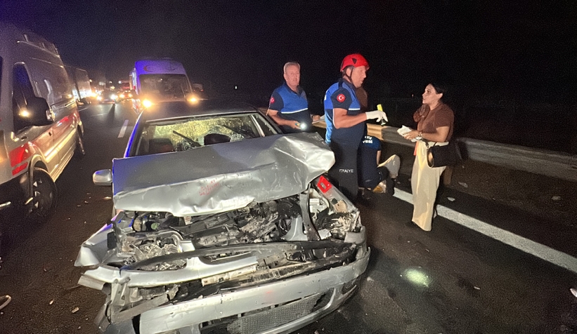 TEM Otoyolunda 5 araçlı kaza:14 yaralı