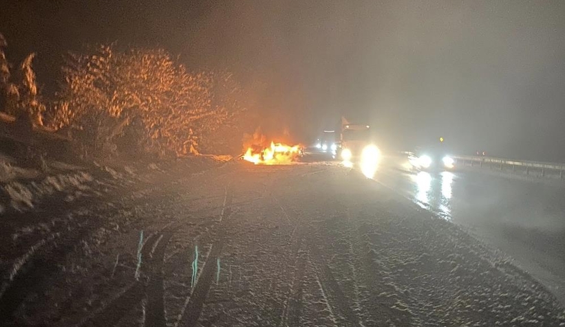 TEM otoyolunda otomobil alev alev yandı