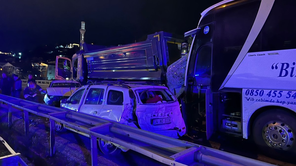 Otoyolda zincirleme kaza: 1 ölü, 27 yaralı