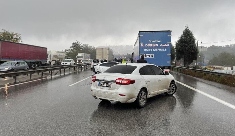 TEM Sapanca'da 27 araç birbirine girdi