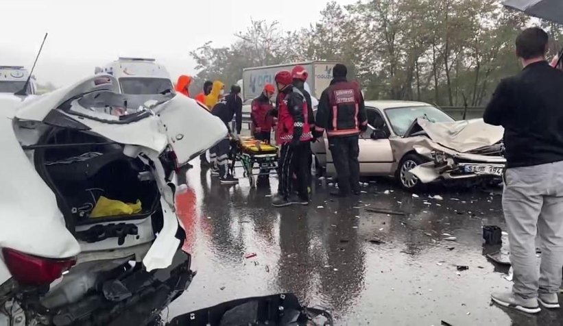 TEM Sapanca'da 27 araç birbirine girdi