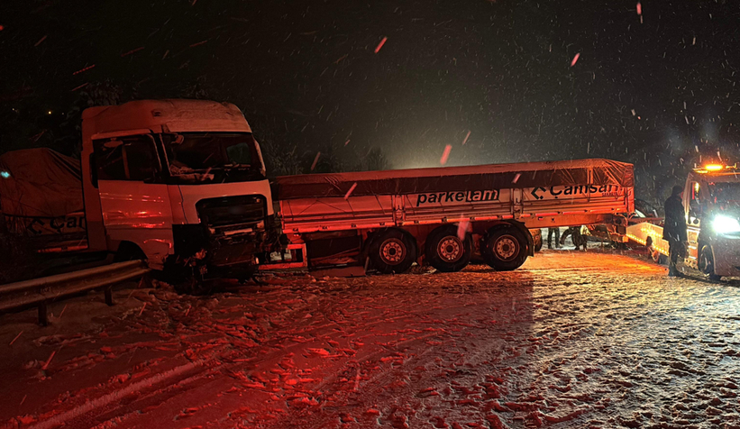 tem-savas-alanina-dondu-7-arac-birbirine-girdinjjkq3h5r1