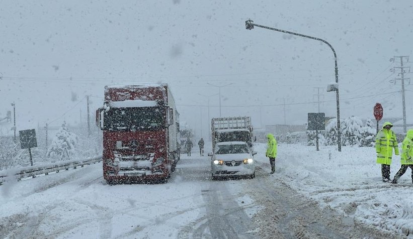 TEM ve D-100’den Ankara’ya geçişler kapatıldı