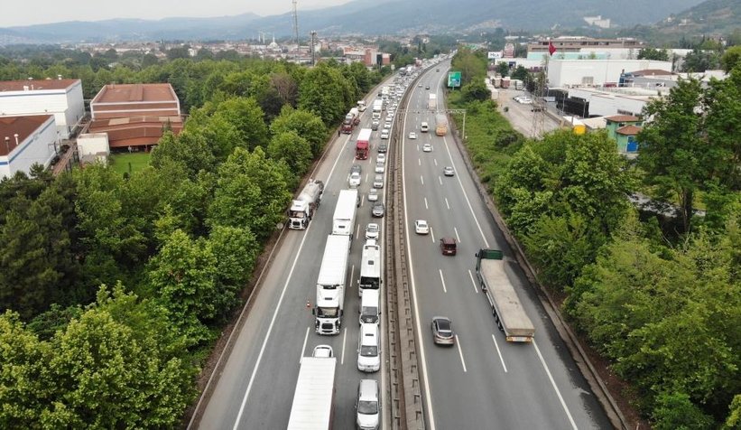 TEM’de 13 araç birbirine girdi: 5 yaralı