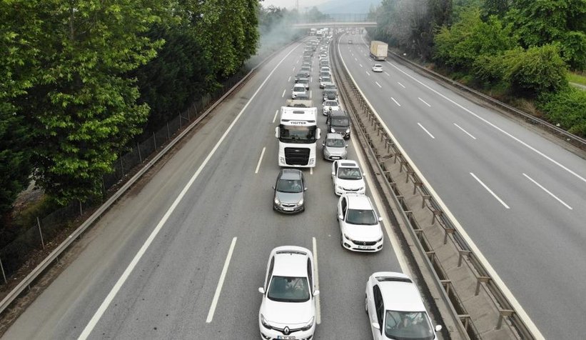 TEM’de 13 araç birbirine girdi: 5 yaralı