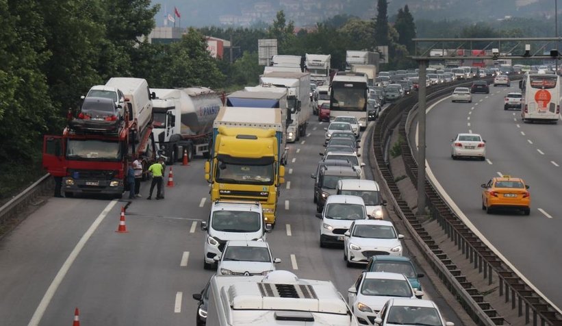 TEM’de 13 araç birbirine girdi: 5 yaralı