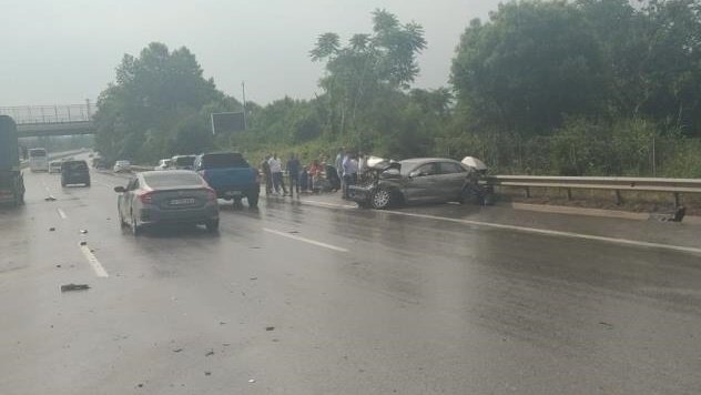 TEM’de 13 araç birbirine girdi: 5 yaralı