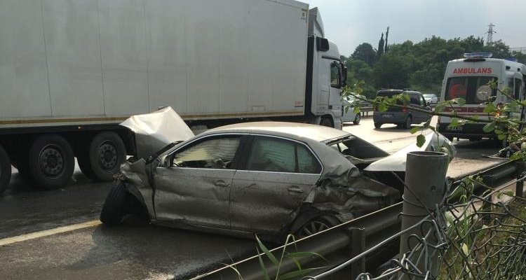 TEM’de 13 araç birbirine girdi: 5 yaralı