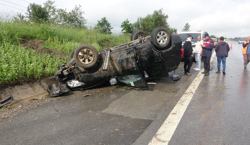  TEM’de 6 araçlı kaza: 10 yaralı