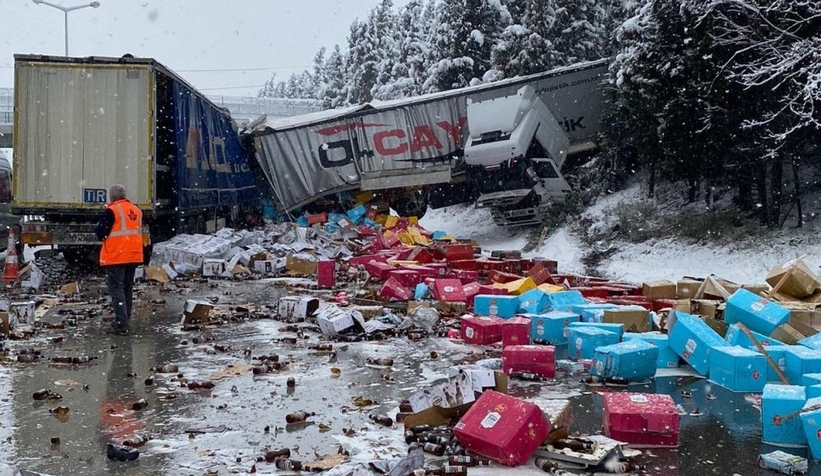 TEM’de iki tır çarpıştı, sürücü öldü